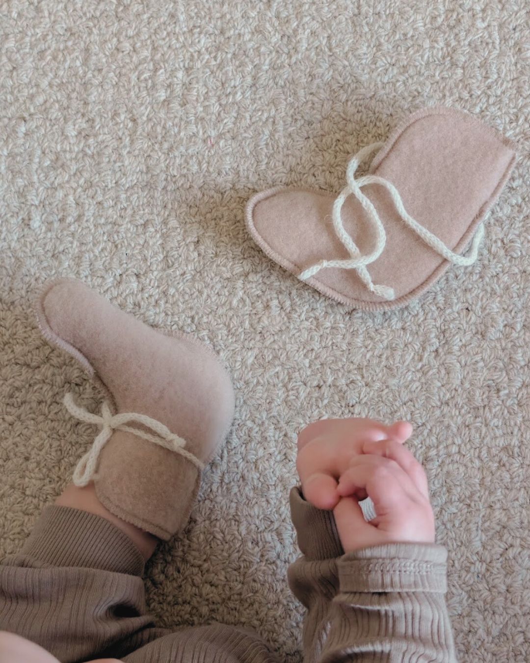 Babyfutter i uld - Beige (0-3 måneder)