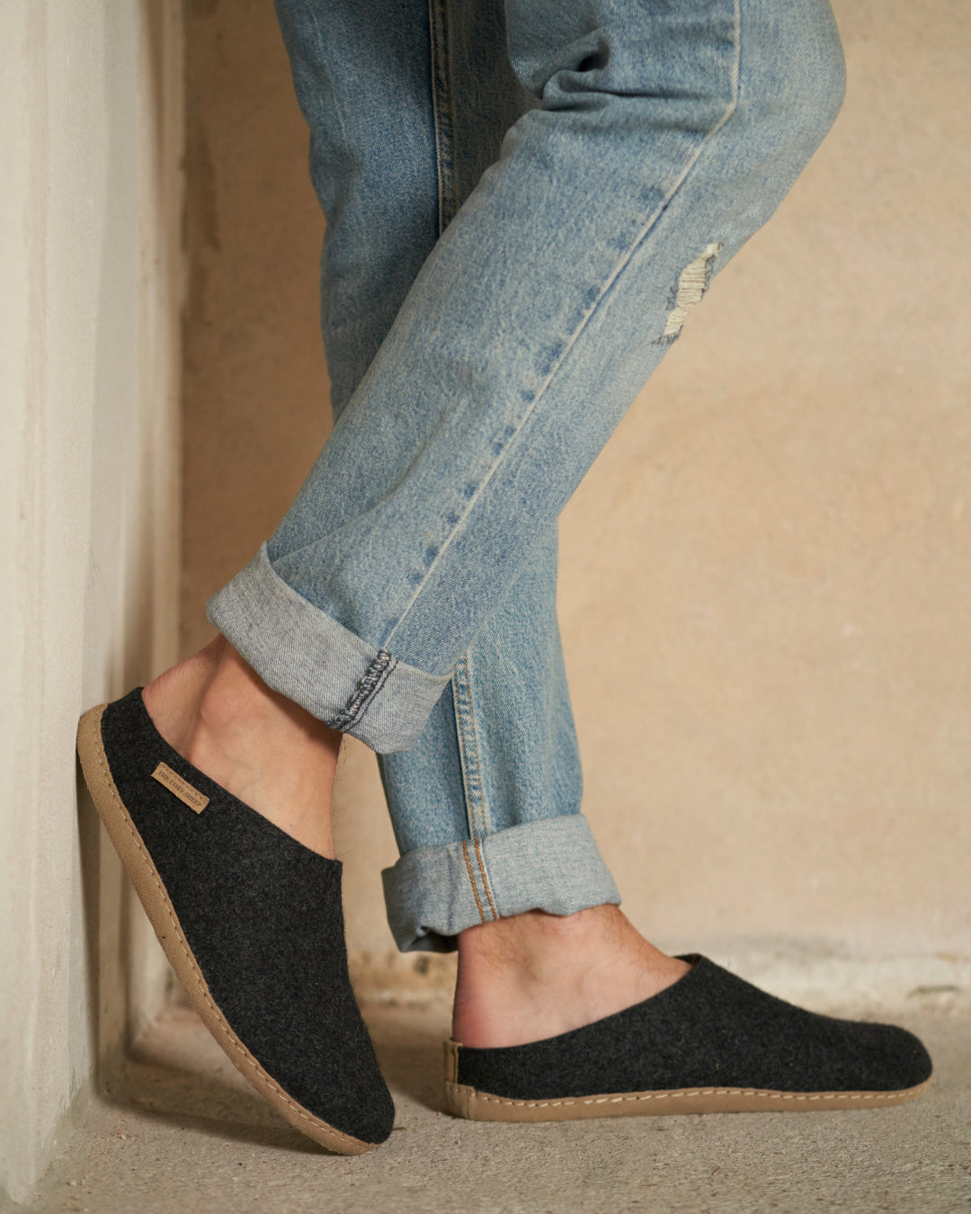 Tøffel med skindsål – Mørkegrå