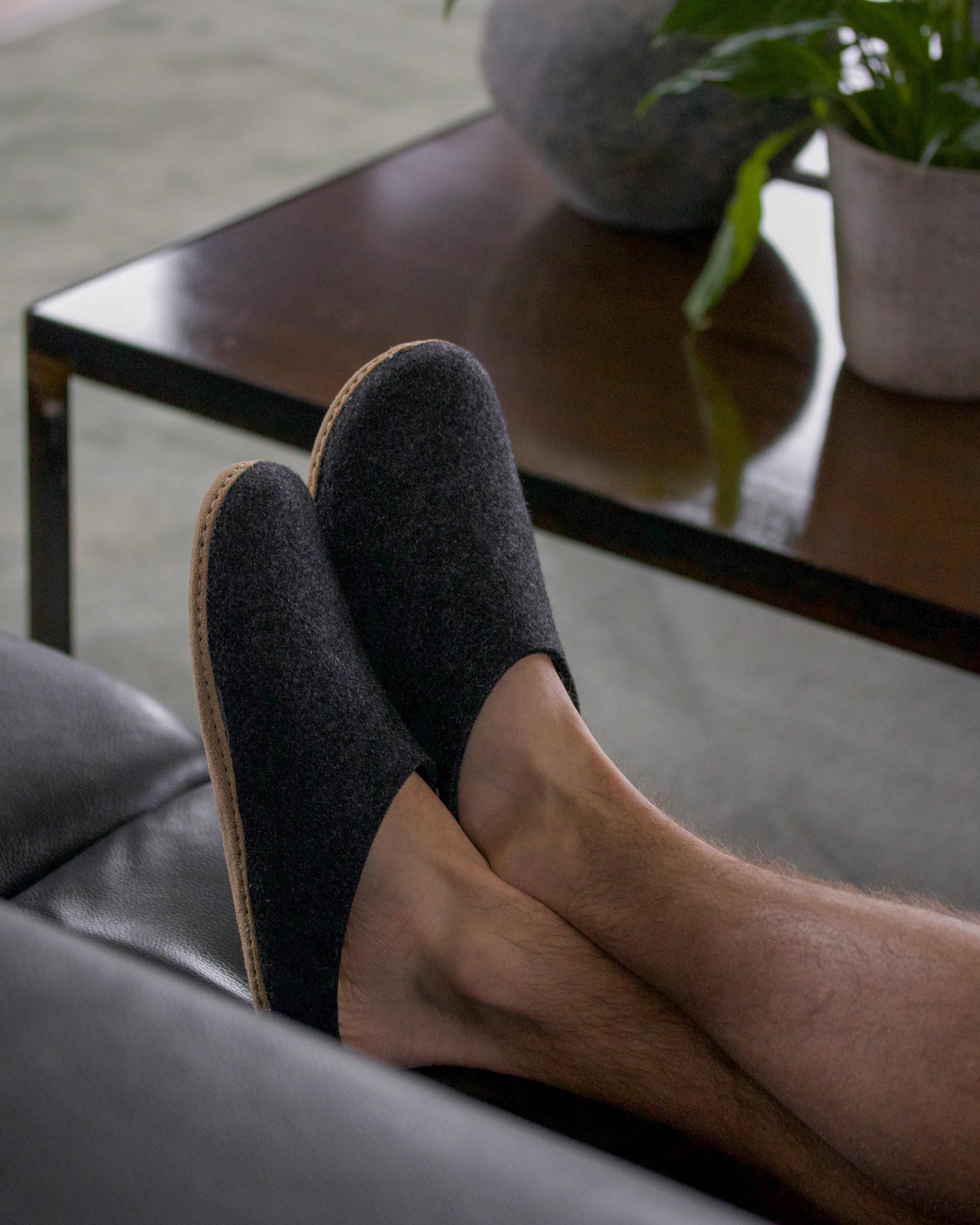 Tøffel med skindsål – Mørkegrå