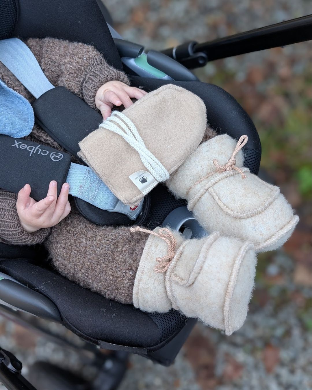 Babyvanter i uld - Beige (0-3 måneder) - The Cozy Sheep