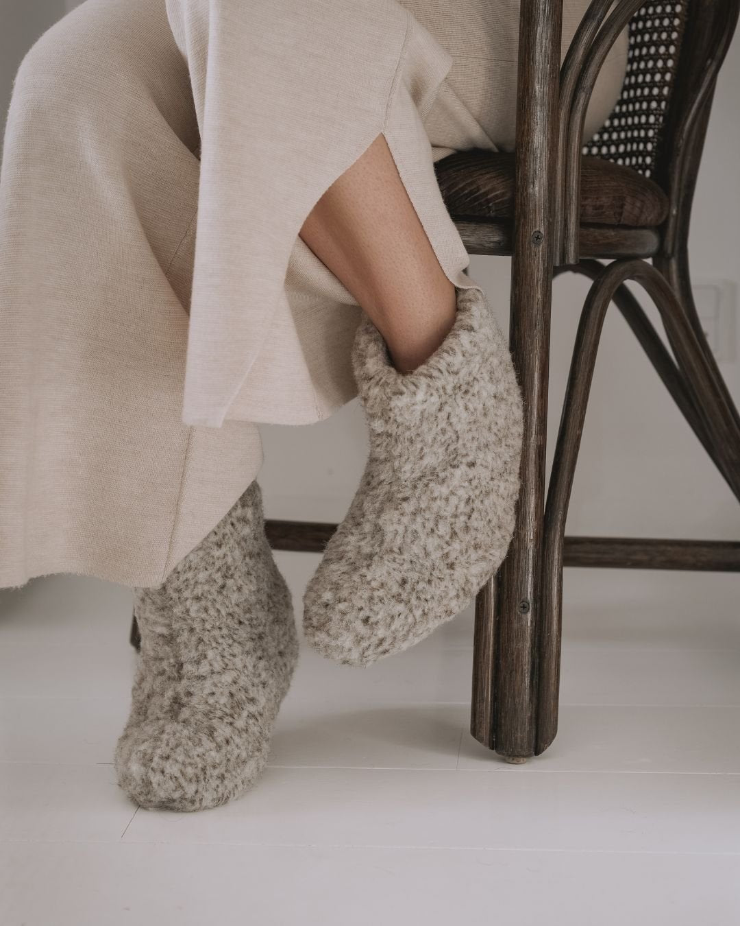 Uldhjemmesko – Lysegrå (Høj model) - The Cozy Sheep