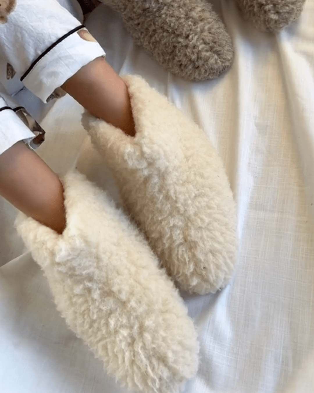 Uldhjemmesko til børn – hvid (Høj model) - The Cozy Sheep