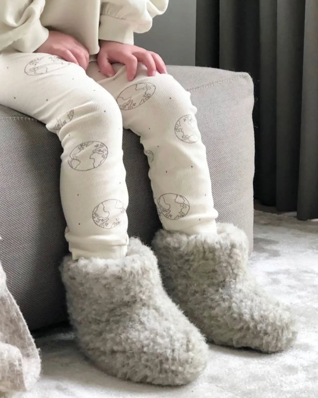 Uldhjemmesko til børn – Lysegrå (Høj model) - The Cozy Sheep